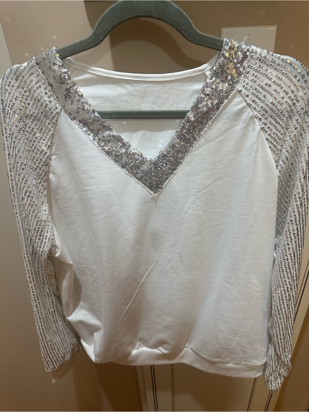 SHEIN White Sequin V-Neck Long-Sleeve Top